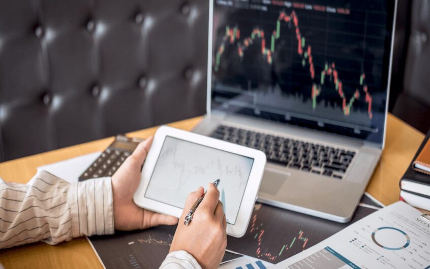 Analyzing Historical Trends in Forex Market Cycles