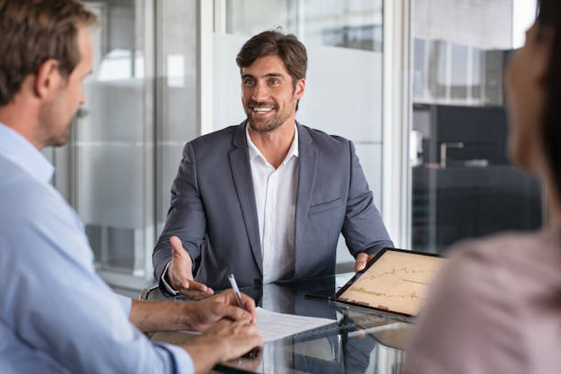 What To Look For In A Trustworthy And Effective Business Broker - Financial Advisers Blog